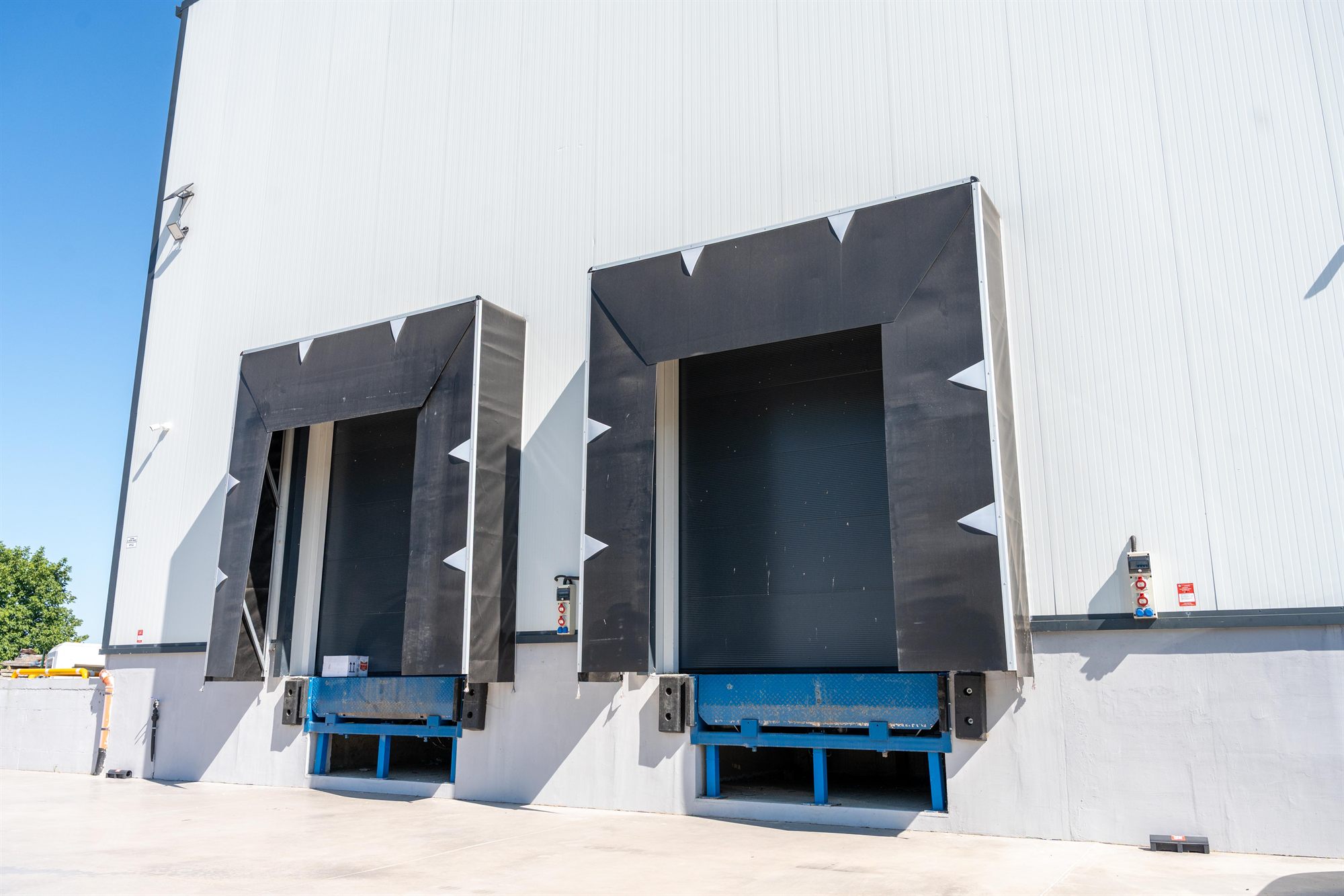 Orizari cold storage facility — exterior view 1